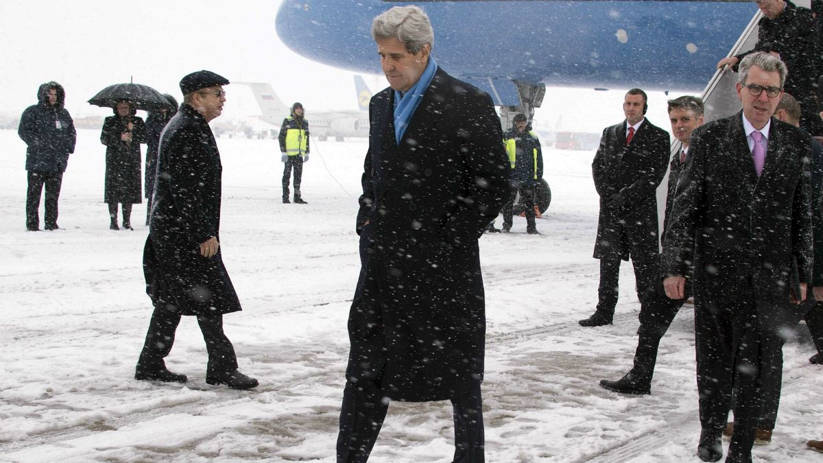 John Kerry aterriza en Ucrania que pide armas para combatir a los separatistas prorrusos