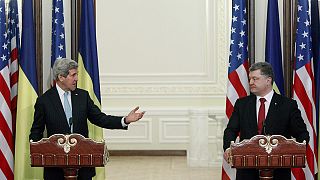 Kerry a Kiev: "la Russia deve impegnarsi su un cessate il fuoco immediato":