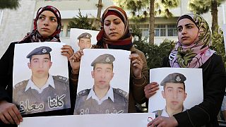 Tribos jordanas estão com o rei e ameaçam vingar a morte do piloto