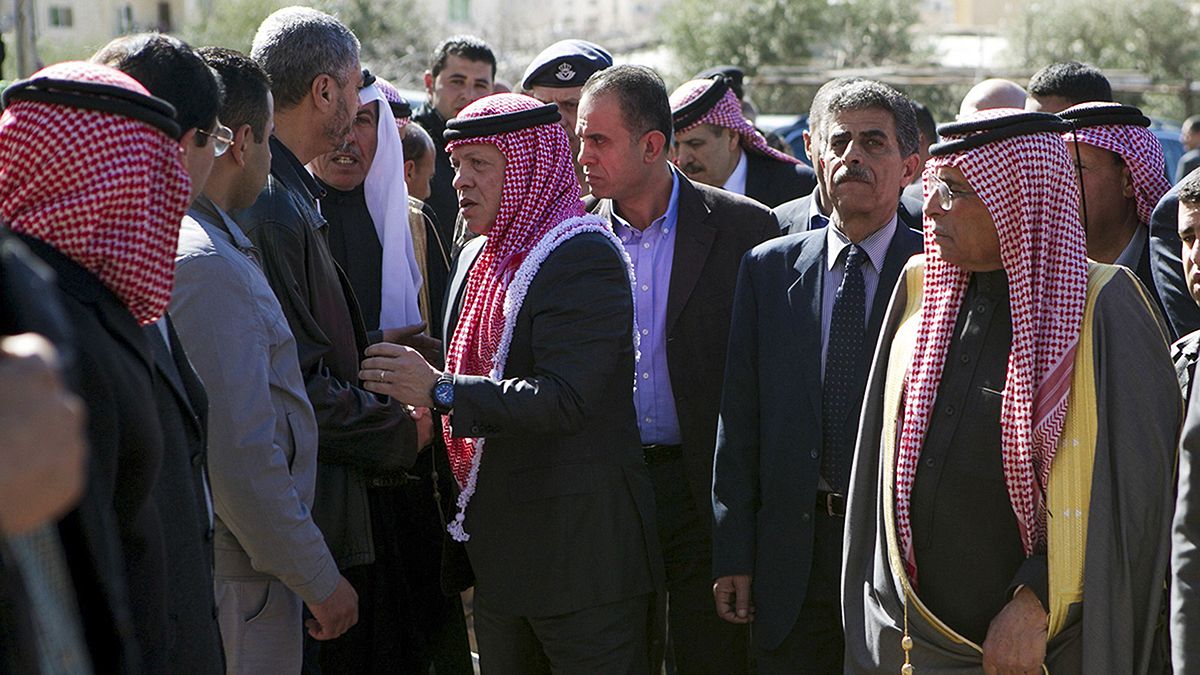 Giordania: Re Abdallah incontra la famiglia del pilota ucciso