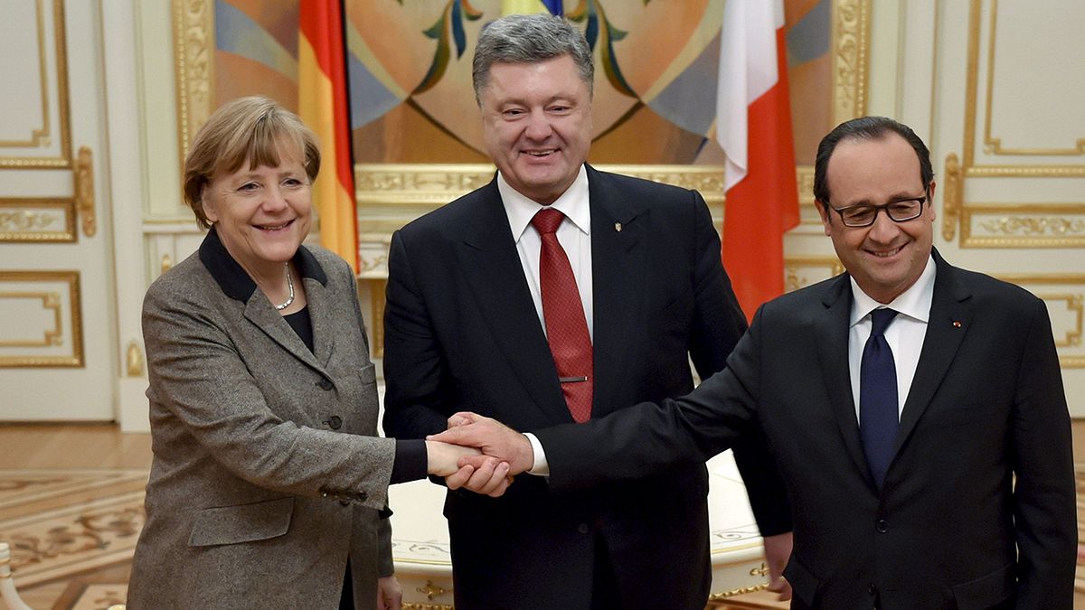 Merkel e Hollande em Moscovo pela paz na Ucrânia