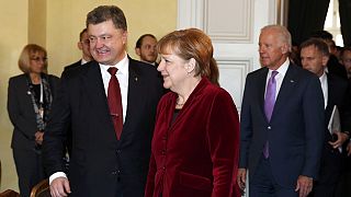 Merkel insiste en el rechazo de Berlín y París a enviar armas a Kiev y confía en su ofensiva diplomática