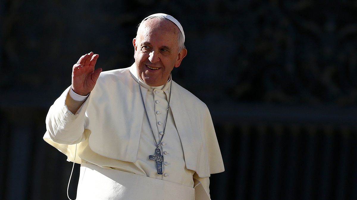 Polémique après les propos favorables du pape sur la fessée