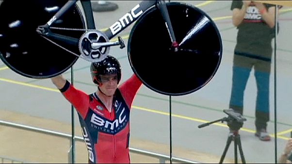 Rohan Dennis dünya rekoruna pedal çevirdi Rohan Dennis dünya rekoruna pedal çevirdi