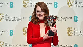 Λαμπερές παρουσίες στο κόκκινο χαλί των BAFTA's