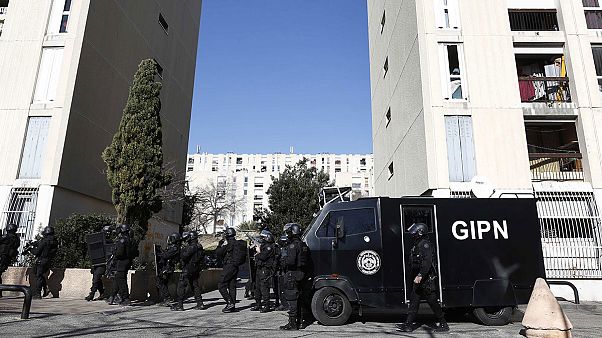 Fransa'nın Marsilya kentinde polise silahlı saldırı Fransa'nın Marsilya kentinde polise silahlı saldırı