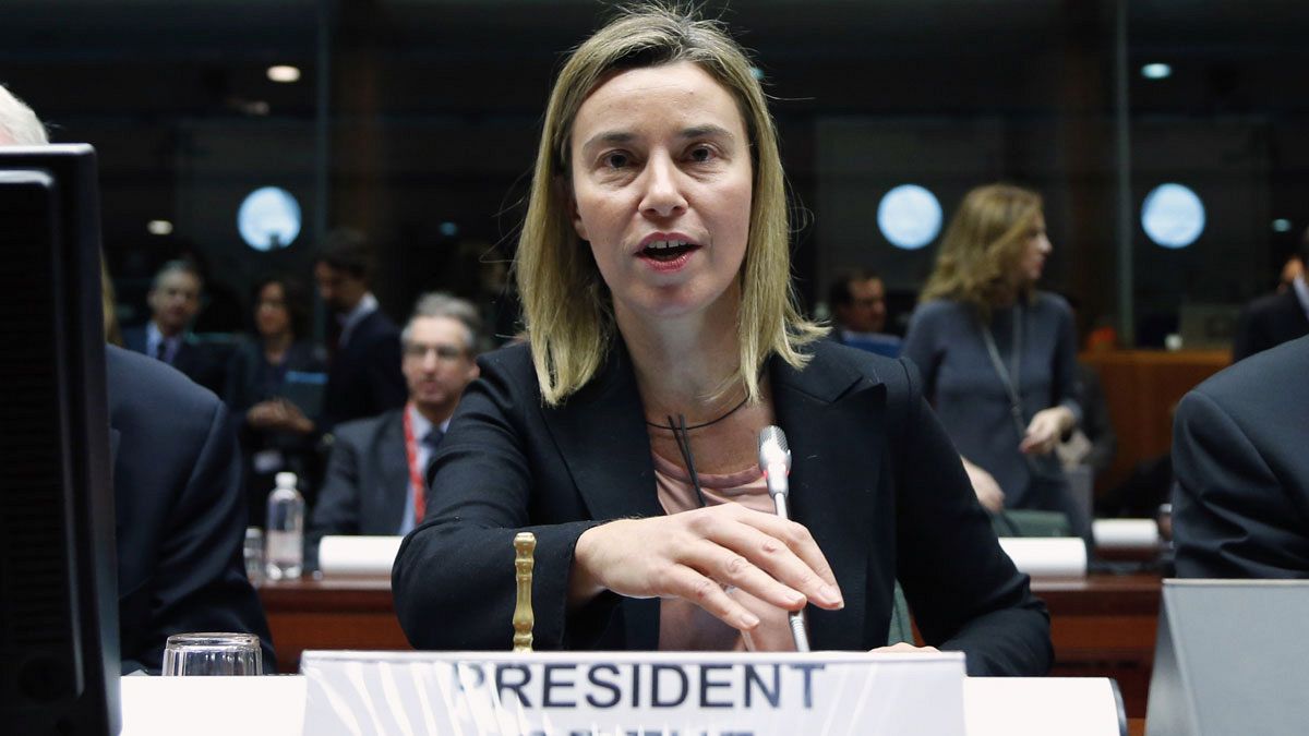 وزراء خارجية الاتحاد الاوروبي يقرون عقوبات ضد روسيا لكن: مع وقف التنفيذ.