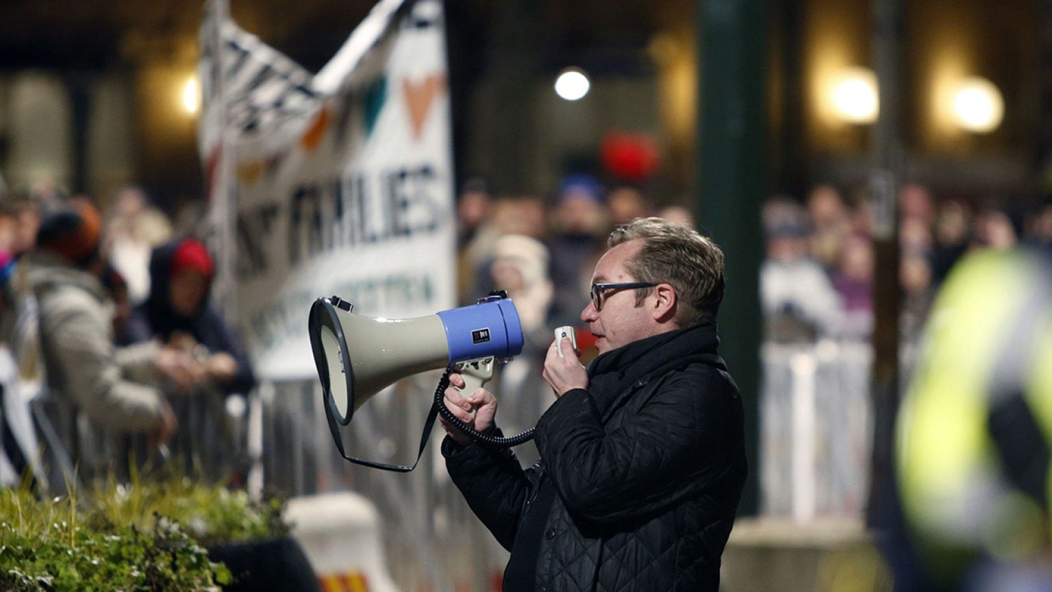 İsveç'te Irkçılık karşıtları Pegida'yı bastırdı