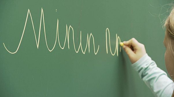 آموزش پیوسته نویسی در زبانهای لاتین در دنیای دیجیتال، مهارتی زائد یا ضروری؟ آموزش پیوسته نویسی در زبانهای لاتین در دنیای دیجیتال، مهارتی زائد یا ضروری؟