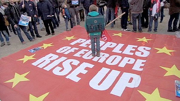 15.000 griegos se manifiestan en apoyo de Tsipras en Atenas 15.000 griegos se manifiestan en apoyo de Tsipras en Atenas