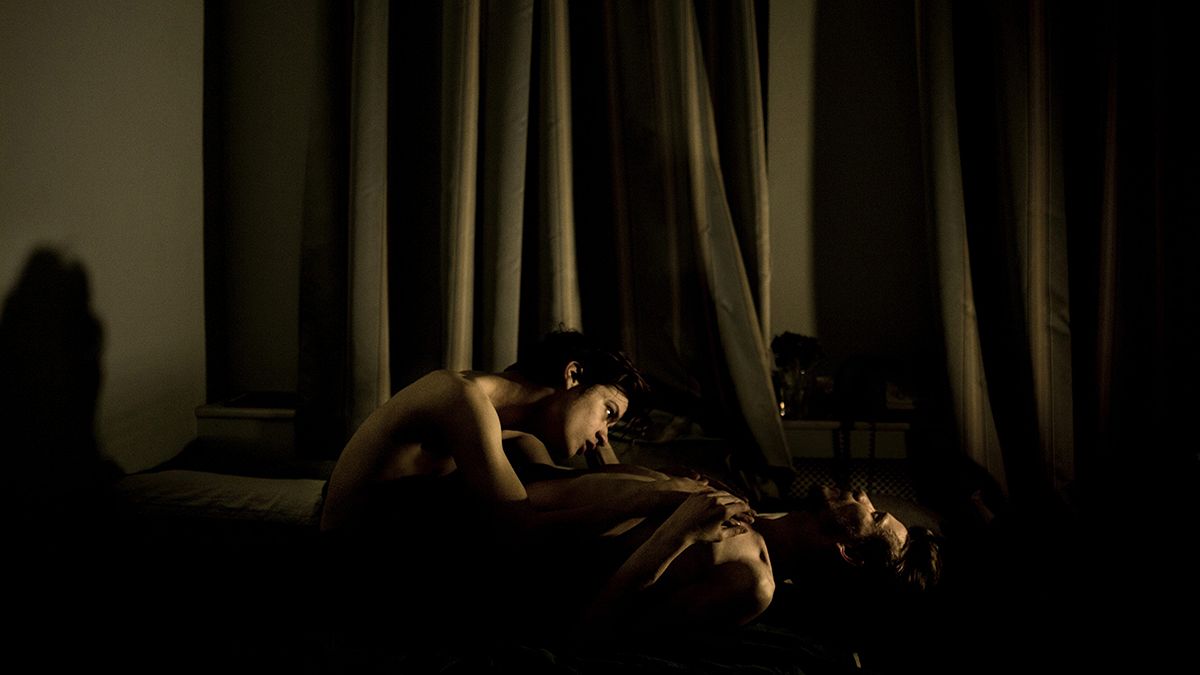 Gay lovers in Russia image wins World Press Photo 2014