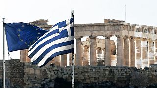 Greeks come out in support of further debt negotiations