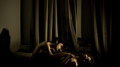 World Press Photo: Σε μια τρυφερή φωτογραφία με δύο ομοφυλόφυλους το βραβείο