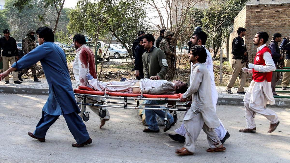 Teröristler asker kıyafetiyle saldırdı: En az 18 ölü, 50 yaralı