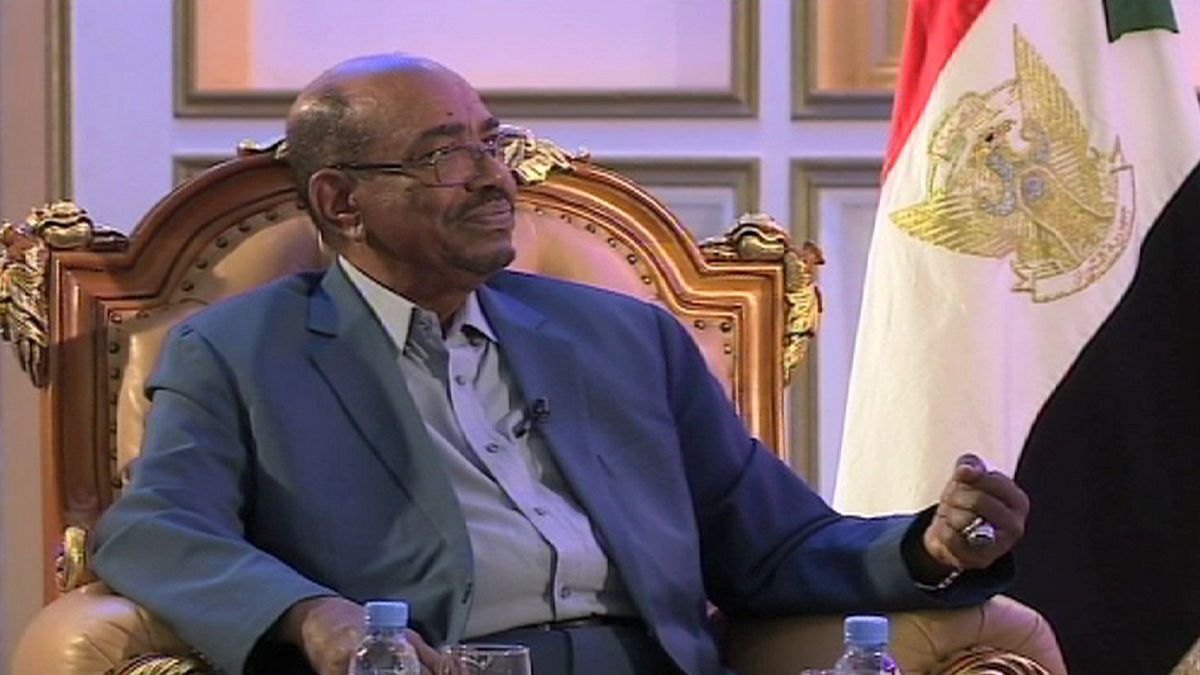 Omar al Bashir niega las acusaciones de violaciones en Darfur