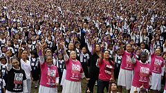 Filipinas: Milhares de pessoas dançam para acabar com a violência doméstica
