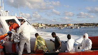 Migrants reach Lampedusa after rescue operation saves 700