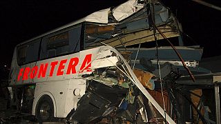 Sixteen dead in Mexico train-bus crash