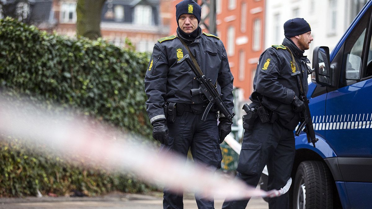 Kopenhag saldırganı öldürüldü