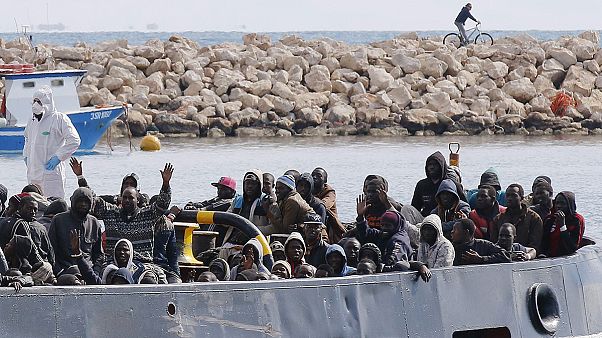 Mindestens 1000 Flüchtlinge aus dem Mittelmeer gerettet Mindestens 1000 Flüchtlinge aus dem Mittelmeer gerettet