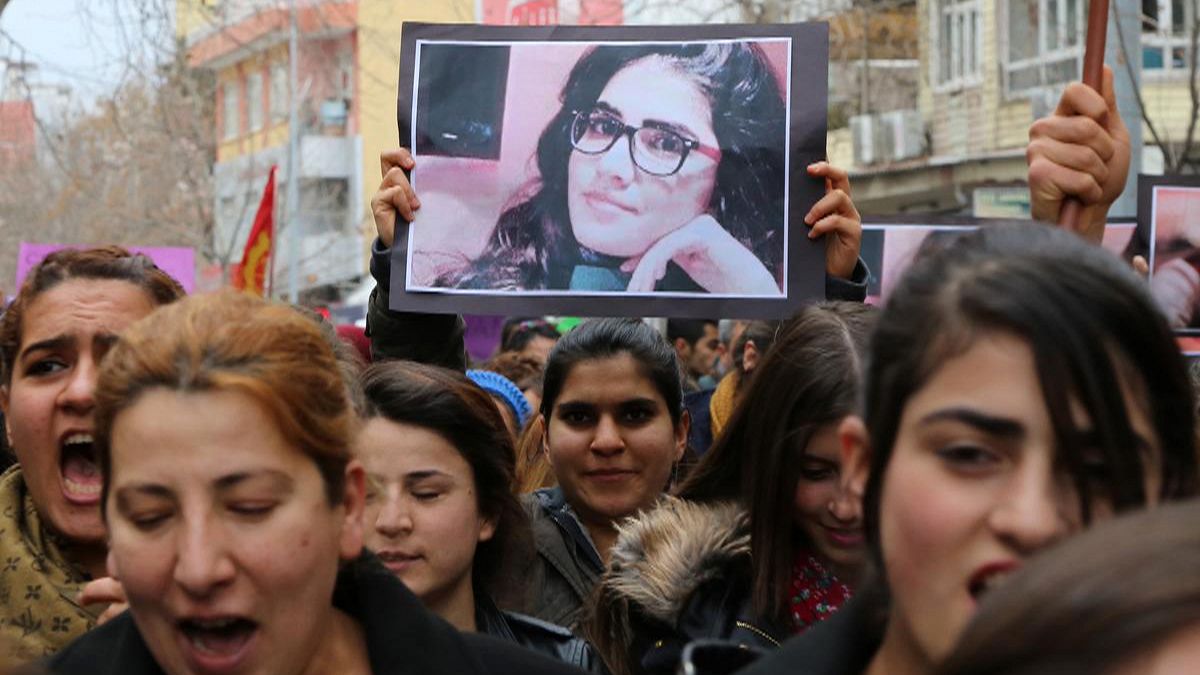 Turkey women protest over slaying of student 'who resisted rape'