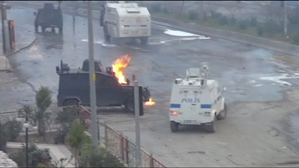 Összecsapások Törökországban Öcalan elfogásának 16. évfordulóján Összecsapások Törökországban Öcalan elfogásának 16. évfordulóján