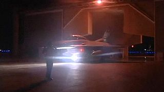 Força aérea egípcia ataca alvos do grupo EI na Líbia
