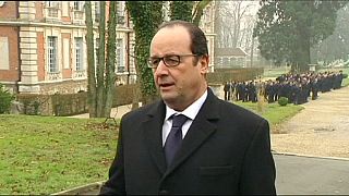 Hollande elnök szerint nincs mentség a strasbourgi sírgyalázásokra
