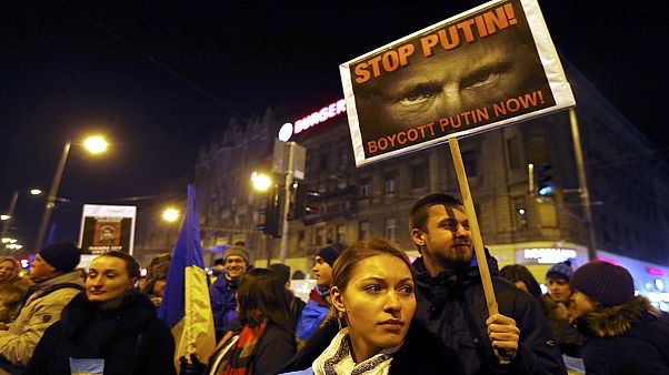 Ungheria. Migliaia in piazza a Budapest contro vertice Orbán-Putin Ungheria. Migliaia in piazza a Budapest contro vertice Orbán-Putin