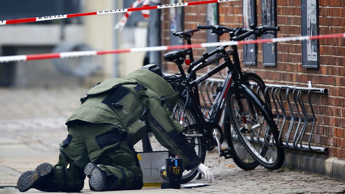 Police find no explosives in suspect package at Copenhagen cafe