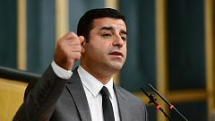 Demirtaş'tan ilginç öneri: Kadına şiddeti kadınlar yargılamalı