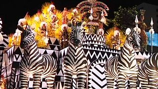 Carnaval de Rio : les écoles de samba veulent éblouir les foules avec des défilés spectaculaires.