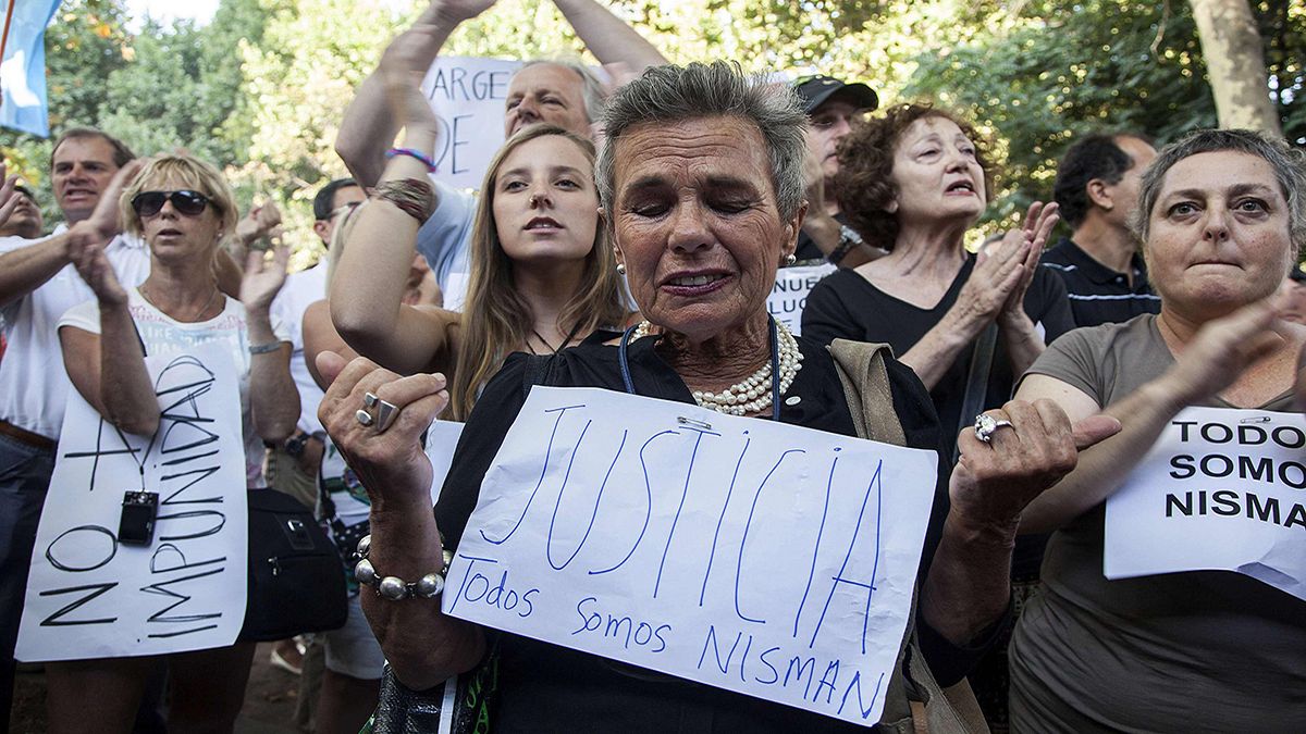 Марш в Буэнос-Айресе в память о прокуроре, обвинившем президента