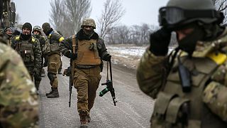 Separatistas celebram Debaltseve e atacam Marioupol