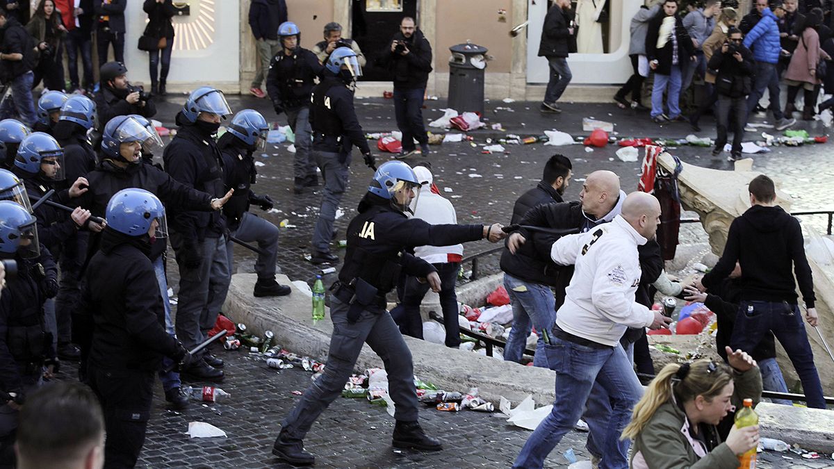 هواداران تیم هلندی فاینورد؛ با پلیس ضد شورش رم درگیر شدند