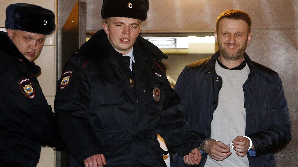 Russia: Prominent anti-Kremlin activist Alexei Navalny jailed