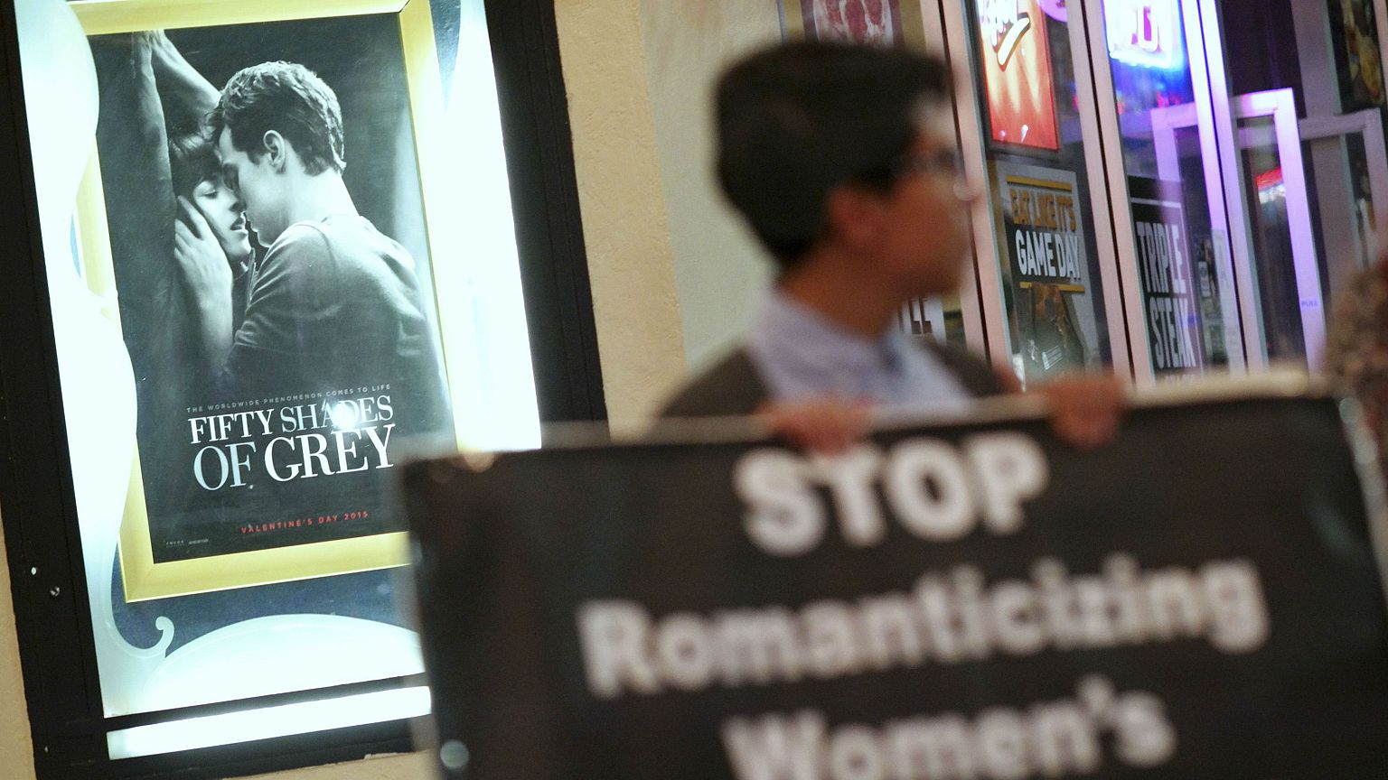 Grinin Elli Tonu (Fifty Shades of Grey): Ülkeler yaş sınırında anlaşamadı