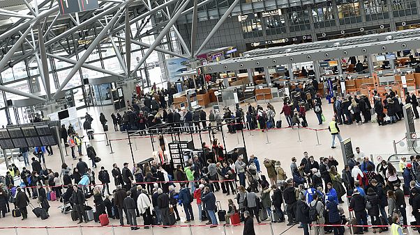 Шенгенскую систему бросают на борьбу с терроризмом Шенгенскую систему бросают на борьбу с терроризмом