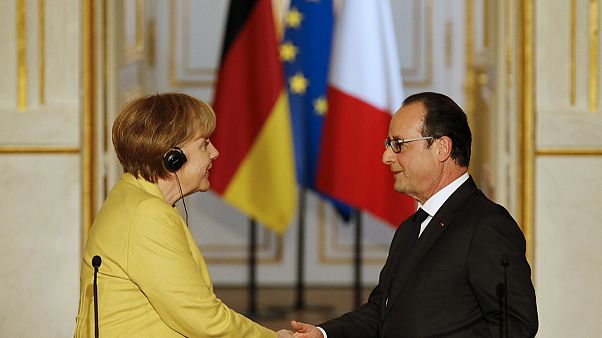 Vertice Merkel-Hollande all'Eliseo: ''Atene deve rimanere nell'euro'' Vertice Merkel-Hollande all'Eliseo: ''Atene deve rimanere nell'euro''