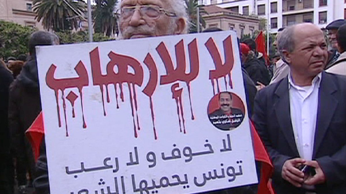 تونس: الأحزاب السياسية تتظاهر تنديدا بالإرهاب