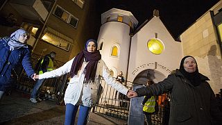 Message d'amour des musulmans devant la synagogue d'Oslo