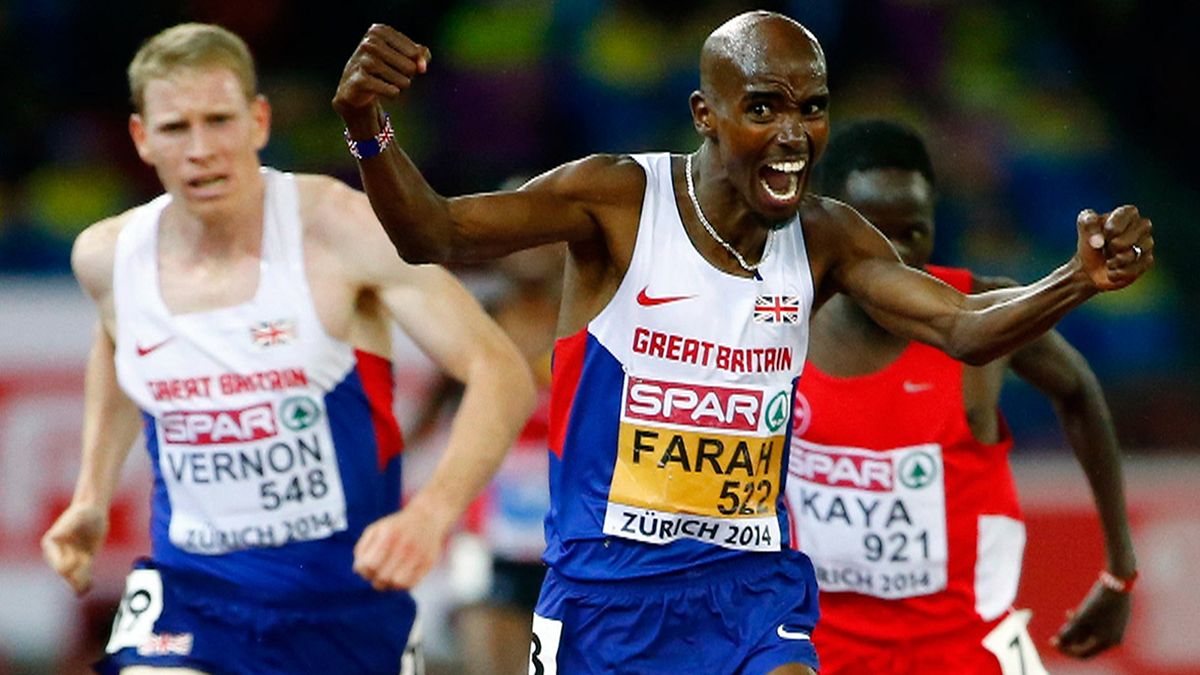 Farah sets new indoor two mile world record