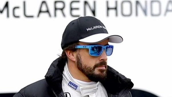 Alonso crashes in testing Alonso crashes in testing