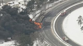 EE.UU.: espectacular incendio de un camión cisterna