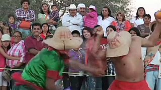 Hundreds join Mexican orange throwing festival