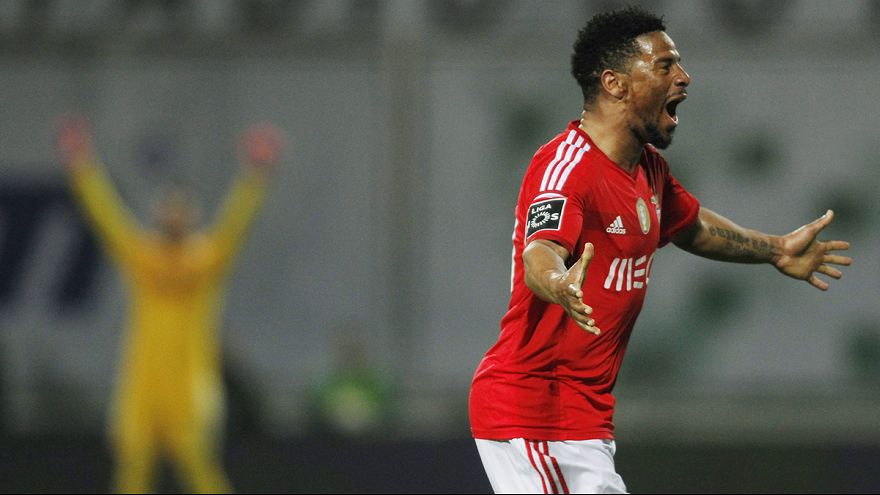 Liga Portuguesa, J22: Benfica vence com polémica, FC Porto e Sporting cumprem Liga Portuguesa, J22: Benfica vence com polémica, FC Porto e Sporting cumprem