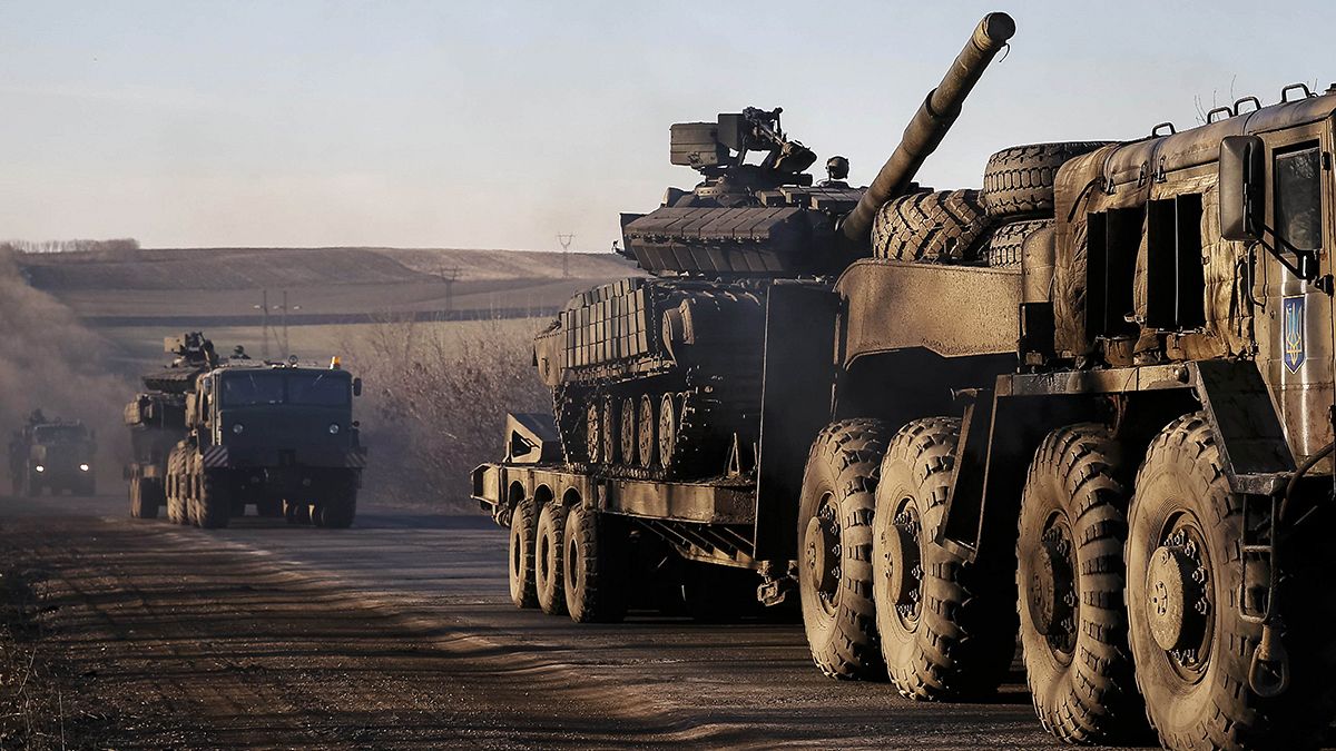 Ostukraine: Rebellen bewegen stellenweise Artillerie, Armee bezweifelt Ernsthaftigkeit