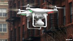 Drones no céu de Paris pela segunda noite consecutiva