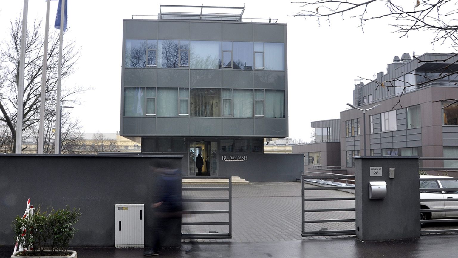 Buda-Cash botrány – sokasodnak a kérdések