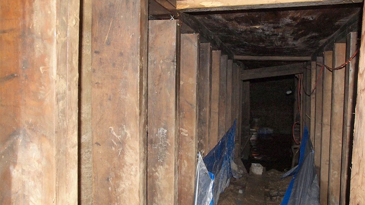 Mystery tunnel in Toronto contained poppy and crucifix, police say